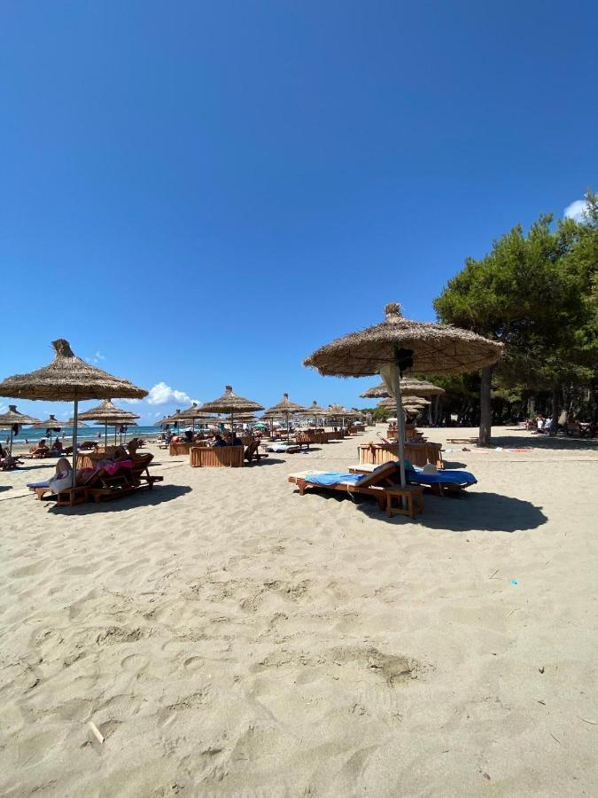 Trea Accomodations - On Private Beach With Sunbed & Umbrella Vlora Kültér fotó